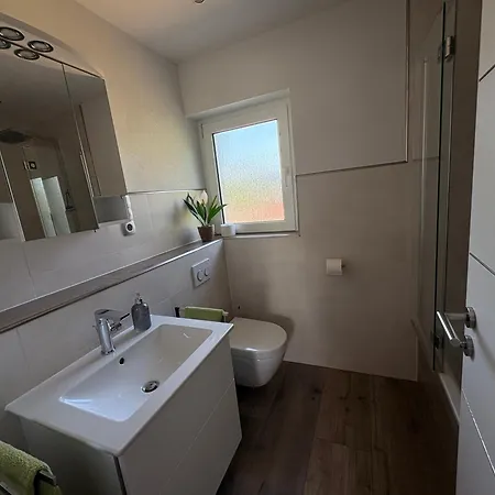 Stilvolle Ferienwohnung, Bis Zu 5 Gaeste Mit Kamin קאסל