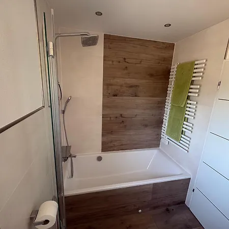 Апартаменты Stilvolle Ferienwohnung, Bis Zu 5 Gaeste Mit Kamin Кассель